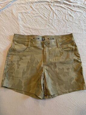 Prana Halle Shorts Women’s Sage Camo NWOT